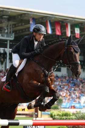 1. Platz, Weltmeister Michael Jung (GER, Deutschland, Germany) mit Pferd fischerChipmunk FRH, Chipmunk FRH, Siegejubel, Jubel, Siegerfaust, Emotion , Vielseitigkeit , FEI Eventing World Championship, WM, Weltmeisterschaft , DHL-Preis, Einzel Mannschaft, AACHEN - FEI World Championships 2026, Weltfest des Pferdesports, Reitsport Weltmeisterschaft 2026, Aachen 2026, Welcome Home 2026, Aachener Soers, 11. bis 23. August 2026, Reitsport, 16.08.2026, Aachen Aachener Soers Deutschland