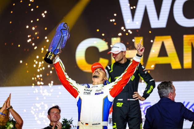 Pascal Wehrlein (Porsche Formula E Team, 94) Jubel, Freude, Lachen nach dem Rennen, Weltmeister, World Driver Champion, Podium, ABB FIA Formula E World Championship, WM, Weltmeisterschaft London e-Prix 2026, Vereinigtes Koenigreich, Saison 12 2025 26, Runde 17, 16.07.2026, ABB FIA Formula E World Championship, London e-Prix 2026, Vereinigtes Koenigreich, Saison 12 2025 26, Runde 17, 16.07.2026 London Copyright: xEibner-Pressefoto LauraxRoemerx EP_LRR