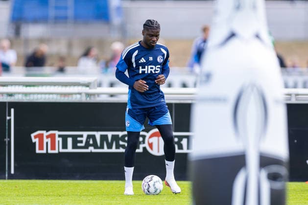 20.08.2026, Fussball, Training des FC Schalke 04. Junior Dina Ebimbe (FC Schalke 04). Gelsenkirchen Trainingsgelände FC Schalke 04 NRW Deutschland xRHR-FOTO YYx Copyright: RHR-FOTOx RHR-FOTO YY