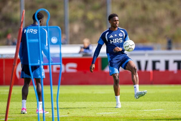 20.08.2026, Fussball, Training des FC Schalke 04. Junior Adamu (FC Schalke 04). Gelsenkirchen Trainingsgelände FC Schalke 04 NRW Deutschland xRHR-FOTO YYx Copyright: RHR-FOTOx RHR-FOTO YY