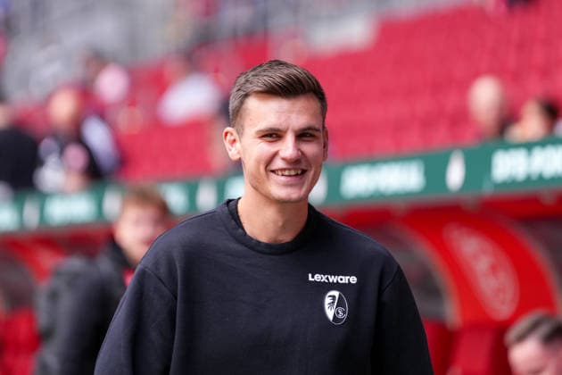 Yannik Engelhardt (SC Freiburg, 16) , Deutschland, Fußball, 1. Runde, DFB Pokal, 2026 2027, Fortuna Düsseldorf vs. SC Freiburg, 23.08.2026, Merkur Spiel-Arena, Düsseldorf Düsseldorf Merkur Spiel-Arena Nordrhein-Westfalen Deutschland Copyright: xArnexAmbergx