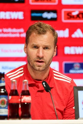 Anton Gavel (FC Bayern Basketball, Chef-Trainer) bei der Pressekonferenz, GER, FC Bayern Basketball, Saisoneroeffnungs-Pressekonferenz, Saison 2026 2027, 15.09.2026, GER, FC Bayern Basketball, Saisoneroeffnungs-Pressekonferenz, Saison 2026 2027, 15.09.2026 Muenchen Copyright: xEibner-Pressefoto JennixMaulx EP_JML