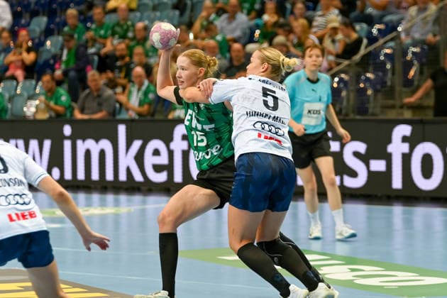Lara Mueller (VfL Oldenburg, 15) gegen Kim Hinkelmann (SU Neckarsulm, 05) GER, VfL Oldenburg vs. SU Neckarsulm, ALSCO Handball Bundesliga Frauen, 4. Spieltag, Saison 2026 2027, 16.09.2026, VfL Oldenburg vs. SU Neckarsulm, ALSCO Handball Bundesliga Frauen, 4. Spieltag, Saison 2026 2027, 16.09.2026 Oldenburg Copyright: xEibner-Pressefoto RobertxGertzenx EP_RGN
