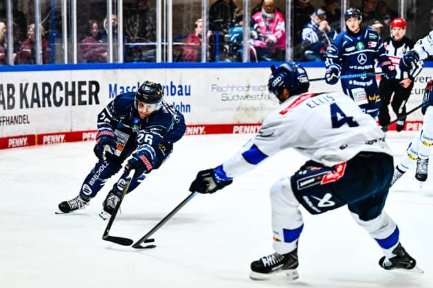 Dennis Lobach (Iserlohn Roosters, 26) Morgan Ellis (ERC Ingolstadt, 4), GER, Iserlohn Roosters vs. ERC Ingolstadt, Eishockey, Penny-DEL, 1. Spieltag, Spielzeit 2026 2027, 19.09.2026, GER, Iserlohn Roosters vs. ERC Ingolstadt, Eishockey, Penny-DEL, 1. Spieltag, Spielzeit 2026 2027, 19.09.2026 Iserlohn Copyright: xJonasxBrockmann Eibner-Pressefotx EP_JBN