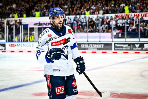 Torjubel, Jubel, Freude bei Torschütze Austen Keating (ERC Ingolstadt, 89), GER, Iserlohn Roosters vs. ERC Ingolstadt, Eishockey, Penny-DEL, 1. Spieltag, Spielzeit 2026 2027, 19.09.2026, GER, Iserlohn Roosters vs. ERC Ingolstadt, Eishockey, Penny-DEL, 1. Spieltag, Spielzeit 2026 2027, 19.09.2026 Iserlohn Copyright: xJonasxBrockmann Eibner-Pressefotx EP_JBN