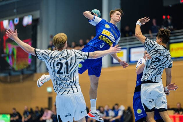 Oskar Joelsson (ThSV Eisenach, 03), Julian Koester (THW Kiel, 07), Eric Oscar Johansson (THW Kiel, 21), Peter Walz (ThSV Eisenach, 14) GER, ThSV Eisenach gegen THW Kiel, 1. Opel Handballbundesliga, Handball, 5.Spieltag, Saison 2026 2027, 20.00 Uhr, 18.09.2026 GER, ThSV Eisenach gegen THW Kiel, 1. Opel Handballbundesliga, Handball, 5.Spieltag, Saison 2026 2027, 20.00 Uhr, 18.09.2026 Eisenach Copyright: xMartinxHerbstx