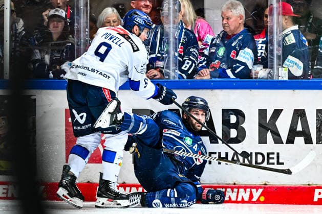 Justin Scott (Iserlohn Roosters, 20) Myles Powell (ERC Ingolstadt, 9), GER, Iserlohn Roosters vs. ERC Ingolstadt, Eishockey, Penny-DEL, 1. Spieltag, Spielzeit 2026 2027, 19.09.2026, GER, Iserlohn Roosters vs. ERC Ingolstadt, Eishockey, Penny-DEL, 1. Spieltag, Spielzeit 2026 2027, 19.09.2026 Iserlohn Copyright: xJonasxBrockmann Eibner-Pressefotx EP_JBN