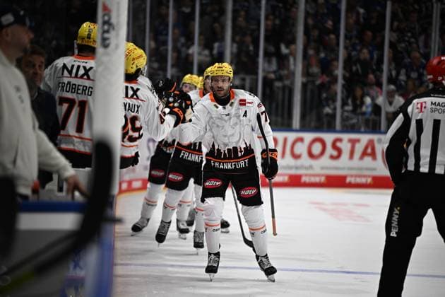 Jubel bei Daniel Pfaffengut (Loewen Frankfurt 77) Schwenninger Wild Wings gegen Loewen Frankfurt, DEL, Hauptrunde, Spiel 1, Saison 2026 2027, 20260918 Schwenninger Wild Wings gegen Loewen Frankfurt, DEL, Hauptrunde, Spiel 1, Saison 2026 2027, 20260918 Schwenningen Copyright: xEibner-Pressefoto SvenxLaeglerx EP_SVL