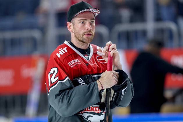 18.09.2026, Eishockey, DEL, Kölner Haie - Grizzlys Wolfsburg, 1.Spieltag, Saison 2026 27, Lanxess-Arena Köln: 18.09.2026, Eishockey, DEL, Kölner Haie - Grizzlys Wolfsburg, 1.Spieltag, Saison 2026 27, Lanxess-Arena Köln: Enttäuschte Gesichter nach der 4:8 Niederlage Marcel Noebels (Koelner Haie 92) Nordrhein-Westfalen Deutschland