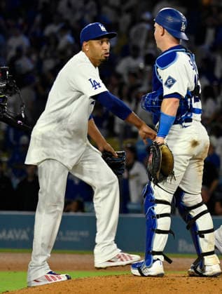 Los Angeles Dodgers closing pitcher Edwin Diaz reaches out to catcher Will Smith after recording the final out in the ninth inning agains the San Francisco Giants at Dodger Stadium in Los Angeles on Friday, September 18, 2026. The Dodgers defeated the Giants 8-2. LAP2026091822 JIMxRUYMEN