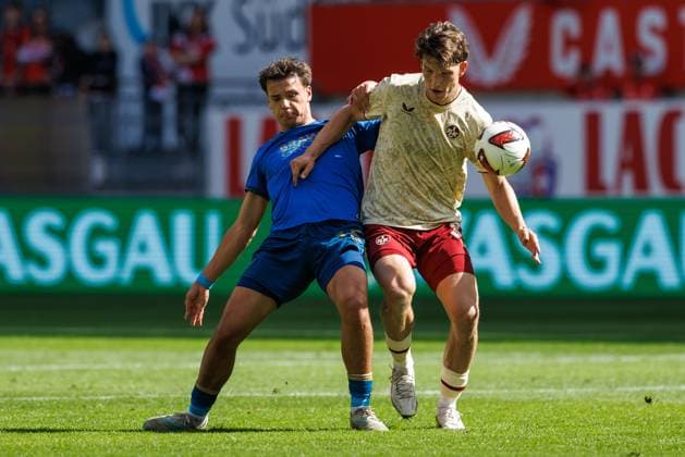 Leon Robinson (1.FC Kaiserslautern) im Zweikampf mit Max Marie (Eintracht Braunschweig), Aktion Action 1.FC Kaiserslautern vs Eintracht Braunschweig, Fussball, 2. Bundesliga, 6. Spieltag, Saison 2026 2027, 19.09.2026 1.FC Kaiserslautern vs Eintracht Braunschweig, Fussball, 2. Bundesliga, 6. Spieltag, Saison 2026 2027, 19.09.2026 Copyright: xEibnerxPressefotox EP_ANS