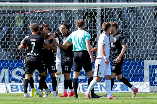 Spieler vom SSV Ulm 1846, jubeln über das Tor zum 1:1, Jubel, Torjubel, Torerfolg, celebrate the goal, goal, celebration, jubelt ueber das Tor, Freuen, Freude, freut sich, optimistisch, positiv, Spielszene, Highlight, Action, Aktion, 19.09.2026, Sandhausen (Deutschland), Fussball, Regionalliga Südwest, SV Sandhausen - SSV Ulm 1846