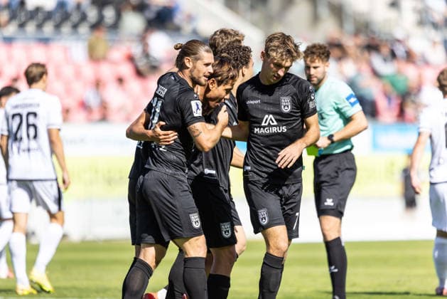 SV Sandhausen vs. SSV Ulm 1846 Fußball, Fussball, Regionalliga Südwest, 8. Spieltag, Stadion am Hardtwald Sandhausen 19.09.26 Torjubel Jubel Freude nach Treffer Tor Torschuss zum 1:1 durch Masaaki Takahara (SSV Ulm 1846 Fußball, 23) v.l. Dennis Chessa (SSV Ulm 1846 Fußball, 11), Masaaki Takahara (SSV Ulm 1846 Fußball, 23), Benjamin Goller (SSV Ulm 1846 Fußball, 07) SV Sandhausen vs. SSV Ulm 1846 Fußball, Fussball, Regionalliga Südwest, 8. Spieltag, Stadion am Hardtwald Sandhausen 19.09.26 Foto: Lucca Fundel Sandhausen Stadion am Hardtwald Baden-Württemberg Deutschland