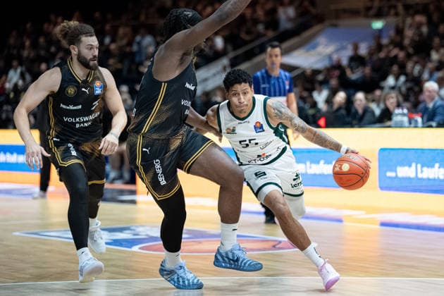 Eli Brooks (Nr. 55 VET-CONCEPT Gladiators Trier) gegen Tajh Green (Nr. 55 Basketball Loewen Braunschweig) GER, Basketball Loewen Braunschweig gegen VET-CONCEPT Gladiators Trier, Basketball, easyCredit BBL, Woche 1, Spielzeit 2026 27, 19.09.2026 GER, Basketball Loewen Braunschweig gegen VET-CONCEPT Gladiators Trier, Basketball, easyCredit BBL, Woche 1, Spielzeit 2026 27, 19.09.2026 Braunschweig Copyright: xEibner-Pressefoto DanielxREINELTx EP_DRT