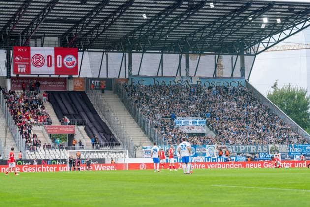 FC Hansa Rostock Fans machen Stimmung Rot-Weiss Essen vs. FC Hansa Rostock, Fussball, 3.Liga, 7.Spieltag, Saison 2026 27, 20.09.2026, DFL REGULATIONS PROHIBIT ANY USE OF PHOTOGRAPHS AS IMAGE SEQUENCES AND OR QUASI-VIDEO, Rot-Weiss Essen vs. FC Hansa Rostcok, Fussball, 3.Liga, 7.Spieltag, Saison 2026 27, 20.09.2026 Essen Copyright: xEibner-Pressefoto LukasxBaldygax EP_LBA