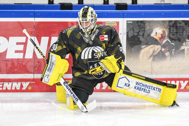 Straubing Tigers vs. Krefeld Pinguine, Eishockey, Deutsche Eishockey Liga, Penny DEL, 1.Spieltag, Saison 2026 2027, 23.09.2026 Julius Schulte (Krefeld Pinguine), Eishockey Herren, Deutsche Eishockey Liga, Penny DEL, 1.Spieltag, Saison 2026 2027 am 20.09.2026 im Eisstadion am Pulverturm, Straubing Tigers (blau) gegen Krefeld Pinguine (weiss)