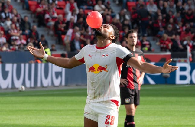 Deutschland: 1.Bundesliga 2026 2027, 4. Spieltag, Bayer 04 Leverkusen vs RB Leibzig, Samstag, 20.09.2026 BayArena-Stadion (Leverkusen-Nordrhein-Westfalen): Tor zählt nicht, Freude, Emotionen, Jubel, Video Assistent, Var Christopher Nkunku (RB Leibzig, 28) Leverkusen BayArena-Stadion-Leverkusen Deutschland Copyright: xOrhanxHabashx