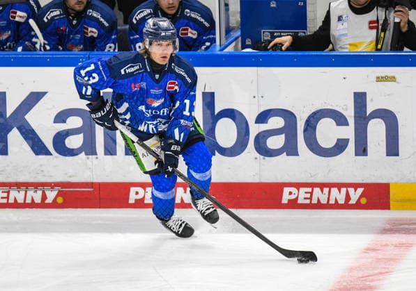 Straubing Tigers vs. Krefeld Pinguine, Eishockey, Deutsche Eishockey Liga, Penny DEL, 1.Spieltag, Saison 2026 2027, 23.09.2026 Mario Zimmermann (Straubing Tigers), Eishockey Herren, Deutsche Eishockey Liga, Penny DEL, 1.Spieltag, Saison 2026 2027 am 20.09.2026 im Eisstadion am Pulverturm, Straubing Tigers (blau) gegen Krefeld Pinguine (weiss)