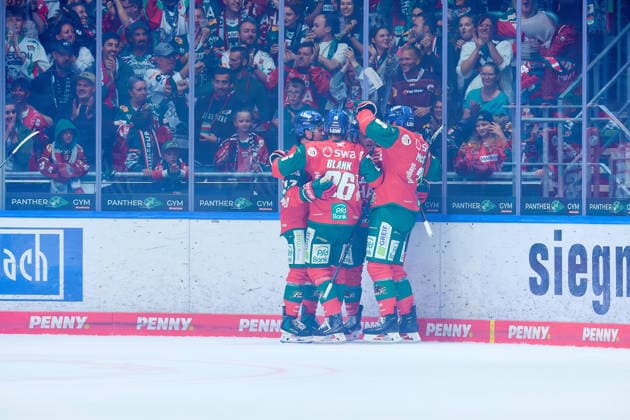 Jubel bei den Augsburgern ueber das 2:0 GER, Augsburger Panther vs. Schwenninger Wild Wings, Eishockey, PENNY DEL, 2. Spieltag, Spielzeit 2026 2027, 20.09.2026 GER, Augsburger Panther vs. Schwenninger Wild Wings, Eishockey, PENNY DEL, 2. Spieltag, Spielzeit 2026 2027, 20.09.2026 Deutschland Copyright: xEibner-Pressefoto GeraldxOelze-dexStoppanyx EP_ODS