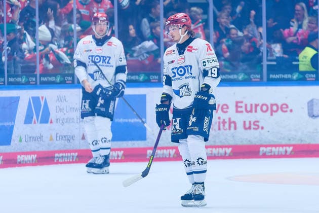 Hakon Haenelt (Schwenninger Wild Wings, 19) niedergeschlagen nach dem 2:0 GER, Augsburger Panther vs. Schwenninger Wild Wings, Eishockey, PENNY DEL, 2. Spieltag, Spielzeit 2026 2027, 20.09.2026 GER, Augsburger Panther vs. Schwenninger Wild Wings, Eishockey, PENNY DEL, 2. Spieltag, Spielzeit 2026 2027, 20.09.2026 Deutschland Copyright: xEibner-Pressefoto GeraldxOelze-dexStoppanyx EP_ODS