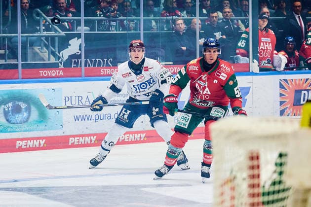 Kyle Platzer (Schwenninger Wild Wings, 88), Ryan Button (Augsburger Panther, 55) GER, Augsburger Panther vs. Schwenninger Wild Wings, Eishockey, PENNY DEL, 2. Spieltag, Spielzeit 2026 2027, 20.09.2026 GER, Augsburger Panther vs. Schwenninger Wild Wings, Eishockey, PENNY DEL, 2. Spieltag, Spielzeit 2026 2027, 20.09.2026 Deutschland Copyright: xEibner-Pressefoto GeraldxOelze-dexStoppanyx EP_ODS