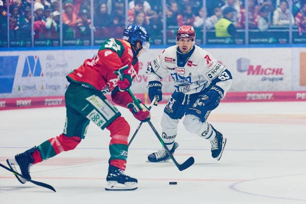 Tim Wohlgemuth (Augsburger Panther, 33), Alex Trivellato (Schwenninger Wild Wings, 53) GER, Augsburger Panther vs. Schwenninger Wild Wings, Eishockey, PENNY DEL, 2. Spieltag, Spielzeit 2026 2027, 20.09.2026 GER, Augsburger Panther vs. Schwenninger Wild Wings, Eishockey, PENNY DEL, 2. Spieltag, Spielzeit 2026 2027, 20.09.2026 Deutschland Copyright: xEibner-Pressefoto GeraldxOelze-dexStoppanyx EP_ODS