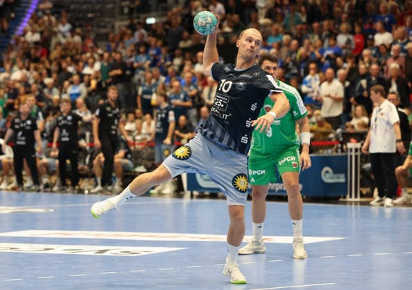 v.l. Fynn Hangstein (Bergischer HC 10), Frederik Simak (Füchse Berlin 09) GER, Bergischer HC vs. Fuechse Berlin, Handball, Opel Handball-Bundesliga, 5. Spieltag, Spielzeit 2026 2027, 20.09.2026 GER, Bergischer HC vs. Fuechse Berlin, Handball, Opel Handball-Bundesliga, 5. Spieltag, Spielzeit 2026 2027, 20.09.2026 Duesseldorf Copyright: xEibner-Pressefoto ThomasxStoeckex EP_TSR