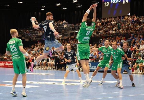 v.l. Matthes Langhoff (Füchse Berlin 25), Johannes Wasielewski (Bergischer HC 77), Fynn Hangstein (Bergischer HC 10), Frederik Simak (Füchse Berlin 09), Lauro Pichiri (Füchse Berlin 24), Max Darj (Füchse Berlin 05), Tom Bergner (Bergischer HC 28) GER, Bergischer HC vs. Fuechse Berlin, Handball, Opel Handball-Bundesliga, 5. Spieltag, Spielzeit 2026 2027, 20.09.2026 GER, Bergischer HC vs. Fuechse Berlin, Handball, Opel Handball-Bundesliga, 5. Spieltag, Spielzeit 2026 2027, 20.09.2026 Duesseldorf Copyright: xEibner-Pressefoto ThomasxStoeckex EP_TSR