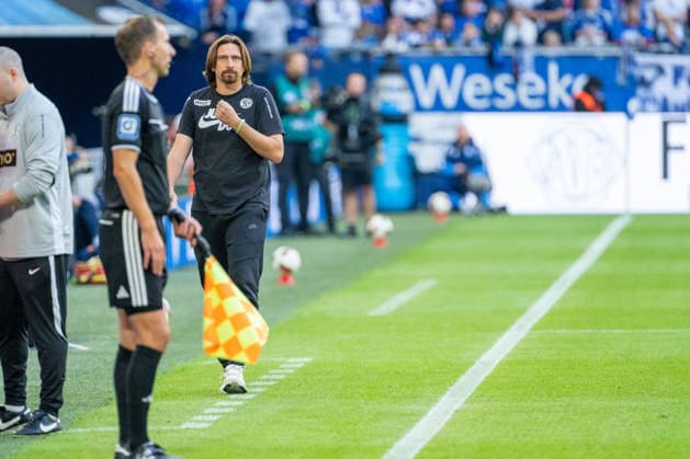 Vincent Wagner (SV Elversberg, Trainer) FC Schalke 04 vs. SV Elversberg, Fussball, Bundesliga, 4.Spieltag, Saison 2026 27, 20.09.2026, DFL REGULATIONS PROHIBIT ANY USE OF PHOTOGRAPHS AS IMAGE SEQUENCES AND OR QUASI-VIDEO, FC Schalke 04 vs. SV Elversberg, Fussball, Bundesliga, 4.Spieltag, Saison 2026 27, 20.09.2026 Gelsenkirchen Copyright: xEibner-Pressefoto LukasxBaldygax EP_LBA