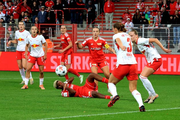 20.09.2026, GER Deutschland, Fussball, 1.Fussballbundesliga, Frauen, 2026 2027, Alte Foersterei, 1.FC Union vs. RB Leibzig Naika Reissner ( 1.FC Union Berlin 42 ), Lisa Heiseler C ( 1.FC Union Berlin 7 ), ANDREA NORHEIM ( RB Leipzig 3 ), NIKOLINE DUDEK ( RB Leipzig 24 ) 1. Liga: DFB DFL regulations prohibit any use of photographs as image sequences and or quasi-video) nordphoto GmbH Engler Berlin Stadion Alte Foersterei Berlin Deutschland Copyright: xNordphotox xEnglerx