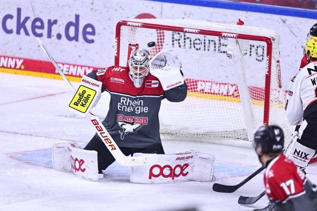 Parade von Janne Juvonen (Koelner Haie, 30) GER, Kölner Haie vs Loewen Frankfurt, Eishockey, PENNY DEL, 2. Spieltag, Spielzeit 2026 2027, 20.09.2026 GER, Kölner Haie vs Loewen Frankfurt, Eishockey, PENNY DEL, 2. Spieltag, Spielzeit 2026 2027, 20.09.2026 Koeln Copyright: xEibner-Pressefoto RenexWeissx EP_RWS