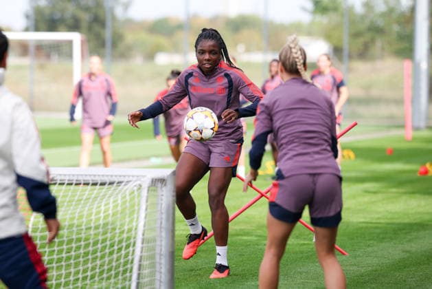 Edna Imade (FC Bayern Muenchen, 29) mit Ball, GER, FC Bayern Muenchen Frauen Abschlusstraining, Fussball, UEFA Womens Champions League, Saison 2026 2027, 21.09.2026, GER, FC Bayern Muenchen Frauen Abschlusstraining, Fussball, UEFA Womens Champions League, Saison 2026 2027, 21.09.2026 Muenchen Copyright: xEibner-Pressefoto JennixMaulx EP_JML