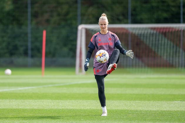 Anna Klink (FC Bayern Muenchen, 38) mit Ball, GER, FC Bayern Muenchen Frauen Abschlusstraining, Fussball, UEFA Womens Champions League, Saison 2026 2027, 21.09.2026, GER, FC Bayern Muenchen Frauen Abschlusstraining, Fussball, UEFA Womens Champions League, Saison 2026 2027, 21.09.2026 Muenchen Copyright: xEibner-Pressefoto JennixMaulx EP_JML