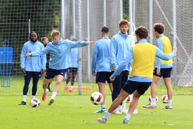 21.09.2026, DEU GER, Fussball , 2.Fussballbundesliga, Saison 2026 2027, Sportforum, Hertha BSC, Training Hertha-Spielerkreis, Sebastian Groenning ( Hertha BSC Berlin 17 ), Jan-Luca Schuler ( Hertha BSC Berlin 18 ), Deyovaisio Zeefuik ( Hertha BSC Berlin 42 ) 2. Liga: DFB DFL regulations prohibit any use of photographs as image sequences and or quasi-video) Berlin Sportforum Berlin Deutschland Copyright: xNordphotox xEnglerx