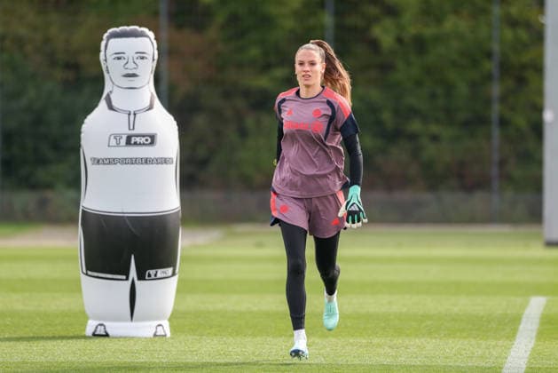 Ena Mahmutovic (FC Bayern Muenchen, 01) laeuft im Training, GER, FC Bayern Muenchen Frauen Abschlusstraining, Fussball, UEFA Womens Champions League, Saison 2026 2027, 21.09.2026, GER, FC Bayern Muenchen Frauen Abschlusstraining, Fussball, UEFA Womens Champions League, Saison 2026 2027, 21.09.2026 Muenchen Copyright: xEibner-Pressefoto JennixMaulx EP_JML