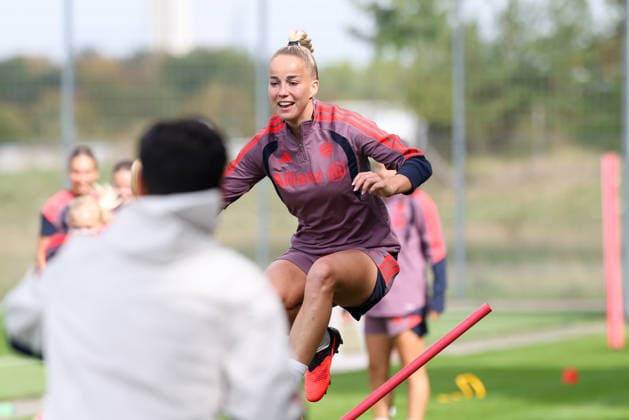 Giulia Gwinn (FC Bayern Muenchen, 07), GER, FC Bayern Muenchen Frauen Abschlusstraining, Fussball, UEFA Womens Champions League, Saison 2026 2027, 21.09.2026, GER, FC Bayern Muenchen Frauen Abschlusstraining, Fussball, UEFA Womens Champions League, Saison 2026 2027, 21.09.2026 Muenchen Copyright: xEibner-Pressefoto JennixMaulx EP_JML