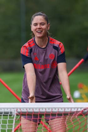 Sarah Zadrazil (FC Bayern Muenchen, 25), gute Laune, Emotionen, Freude, lachen, GER, FC Bayern Muenchen Frauen Abschlusstraining, Fussball, UEFA Womens Champions League, Saison 2026 2027, 21.09.2026, GER, FC Bayern Muenchen Frauen Abschlusstraining, Fussball, UEFA Womens Champions League, Saison 2026 2027, 21.09.2026 Muenchen Copyright: xEibner-Pressefoto JennixMaulx EP_JML