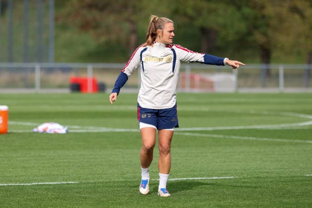 Clara Schoene (FC Bayern Muenchen, Co-Trainerin) gestikuliert, GER, FC Bayern Muenchen Frauen Abschlusstraining, Fussball, UEFA Womens Champions League, Saison 2026 2027, 21.09.2026, GER, FC Bayern Muenchen Frauen Abschlusstraining, Fussball, UEFA Womens Champions League, Saison 2026 2027, 21.09.2026 Muenchen Copyright: xEibner-Pressefoto JennixMaulx EP_JML