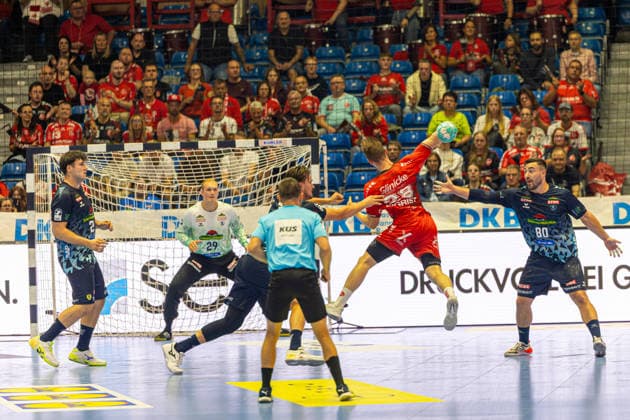 HBL Pokal, 2. Runde, Kassel, MT Melsungen vs. Rhein-Neckar Loewen, Rothenbach-Halle Kassel; 22.09.2026 HBL Pokal, 2. Runde, Kassel, Germany - 22.09.2026: Luca Sigrist (MT Melsungen, 28) beim Wurf, Handball Bundesliga, Spiel der MT Melsungen vs. Rhein-Neckar Loewen, Rothenbach-Halle Kassel Copyright: xBEAUTIFULxSPORTS Freudensteinx