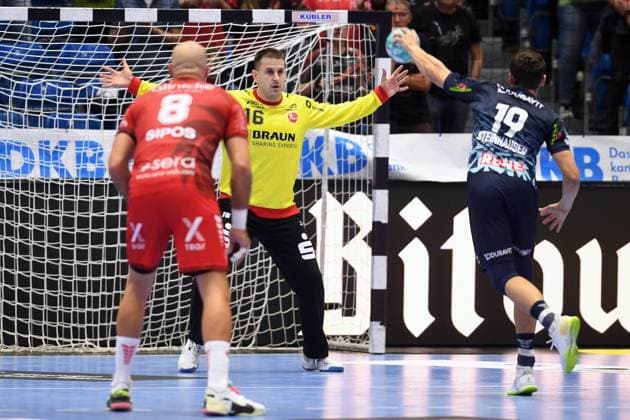Marius Steinhauser (Rhein-Neckar Loewen 19) beim Wurf; Nebojsa Simic (Torwart MT Melsungen 16), Adrian Sipos (MT Melsungen 8) , GER, MT Melsungen - Rhein-Neckar Loewen, Handball, DHB Pokal, 2. Runde, Saison 2026 2027, 22.09.2026, GER, MT Melsungen - Rhein-Neckar Loewen, Handball, DHB Pokal, 2. Runde, Saison 2026 2027, 22.09.2026 Kassel Copyright: xEibner-Pressefotox xRolandxSippelx EP_RSL