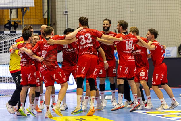 HBL Pokal, 2. Runde, Kassel, MT Melsungen vs. Rhein-Neckar Loewen, Rothenbach-Halle Kassel; 22.09.2026 HBL Pokal, 2. Runde, Kassel, Germany - 22.09.2026: Die Spieler der MT Melsungen feiern das gewonnene Spiel nach der Verlängerung, Handball Bundesliga, Spiel der MT Melsungen vs. Rhein-Neckar Loewen, Rothenbach-Halle Kassel Copyright: xBEAUTIFULxSPORTS Freudensteinx