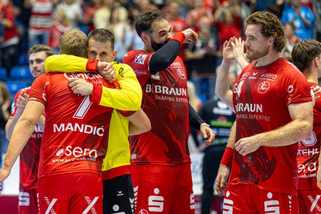 HBL Pokal, 2. Runde, Kassel, MT Melsungen vs. Rhein-Neckar Loewen, Rothenbach-Halle Kassel; 22.09.2026 HBL Pokal, 2. Runde, Kassel, Germany - 22.09.2026: Die Spieler der MT Melsungen feiern das gewonnene Spiel nach der Verlängerung, Handball Bundesliga, Spiel der MT Melsungen vs. Rhein-Neckar Loewen, Rothenbach-Halle Kassel Copyright: xBEAUTIFULxSPORTS Freudensteinx