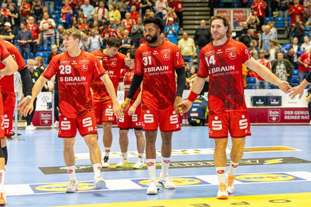 HBL Pokal, 2. Runde, Kassel, MT Melsungen vs. Rhein-Neckar Loewen, Rothenbach-Halle Kassel; 22.09.2026 HBL Pokal, 2. Runde, Kassel, Germany - 22.09.2026: Die Spieler der MT Melsungen feiern das gewonnene Spiel nach der Verlängerung, Handball Bundesliga, Spiel der MT Melsungen vs. Rhein-Neckar Loewen, Rothenbach-Halle Kassel Copyright: xBEAUTIFULxSPORTS Freudensteinx