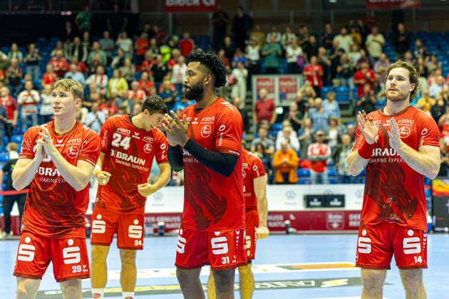 HBL Pokal, 2. Runde, Kassel, MT Melsungen vs. Rhein-Neckar Loewen, Rothenbach-Halle Kassel; 22.09.2026 HBL Pokal, 2. Runde, Kassel, Germany - 22.09.2026: Die Spieler der MT Melsungen feiern das gewonnene Spiel nach der Verlängerung, Handball Bundesliga, Spiel der MT Melsungen vs. Rhein-Neckar Loewen, Rothenbach-Halle Kassel Copyright: xBEAUTIFULxSPORTS Freudensteinx