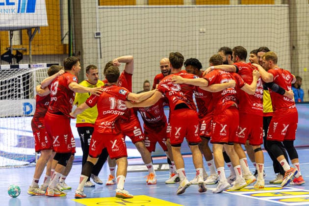 HBL Pokal, 2. Runde, Kassel, MT Melsungen vs. Rhein-Neckar Loewen, Rothenbach-Halle Kassel; 22.09.2026 HBL Pokal, 2. Runde, Kassel, Germany - 22.09.2026: Die Spieler der MT Melsungen feiern das gewonnene Spiel nach der Verlängerung, Handball Bundesliga, Spiel der MT Melsungen vs. Rhein-Neckar Loewen, Rothenbach-Halle Kassel Copyright: xBEAUTIFULxSPORTS Freudensteinx