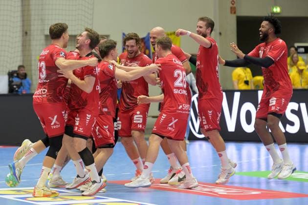 Jubel, Freude nach dem Sieg; Johannes Golla (MT Melsungen 14) (M), Dariel Garcia Rivera (MT Melsungen 31) (R), Aaron Mensing (MT Melsungen 33) (L), Luca Sigrist (MT Melsungen 28) , GER, MT Melsungen - Rhein-Neckar Loewen, Handball, DHB Pokal, 2. Runde, Saison 2026 2027, 22.09.2026, GER, MT Melsungen - Rhein-Neckar Loewen, Handball, DHB Pokal, 2. Runde, Saison 2026 2027, 22.09.2026 Kassel Copyright: xEibner-Pressefotox xRolandxSippelx EP_RSL