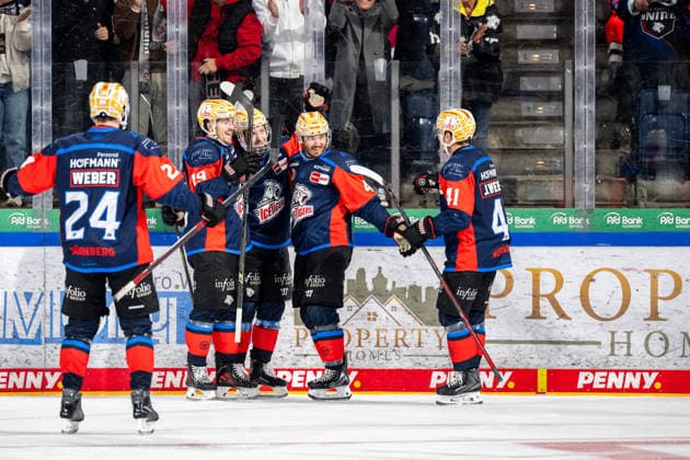 22.09.2026 - Eishockey - Saison 2026 2027 - Penny DEL - Nürnberg Ice Tigers Icetigers - Adler Mannheim - ThHa - xthxhax - Austin Magera (19, Nürnberg Ice Tigers, NIT ) Tyler Spezia (37, Nürnberg Ice Tigers, NIT ) Greg Meireles (43, Nürnberg Ice Tigers, NIT ) Marcus Weber (24, Nürnberg Ice Tigers, NIT ) Jakob Weber (41, Nürnberg Ice Tigers, NIT ) Torjubel, Freude, Jubel