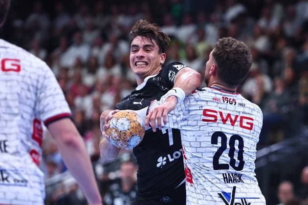Julian Koester (THW Kiel, 07) im Zweikampf mit Leif Haack (TV Huettenberg, 20) GER, TV Huettenberg vs THW Kiel, Handball, DHB-Pokal, 2. Runde, Spielzeit 2026 2027, 23.09.2026 GER, TV Huettenberg vs THW Kiel, Handball, DHB-Pokal, 2. Runde, Spielzeit 2026 2027, 23.09.2026 Wetzlar Copyright: xEibner-Pressefoto RenexWeissx EP_RWS