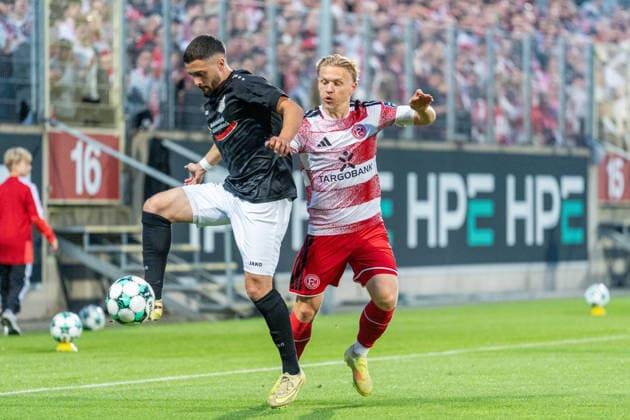 Wassim Jabri (Schwarz-Weiss 09 36 Oberhausen-Alstaden, 11) und Andreas Mueller (Fortuna Düsseldorf, 06) im äZweikampf Fortuna Duesseldorf vs. Schwarz-Weiss Alstaden, Fussball, Niederrheinpokal, 2.Runde, Saison 2026 27, 23.09.2026, DFL REGULATIONS PROHIBIT ANY USE OF PHOTOGRAPHS AS IMAGE SEQUENCES AND OR QUASI-VIDEO, Fortuna Duesseldorf vs. Schwarz-Weiss Alstaden, Fussball, Niederrheinpokal, 2.Runde, Saison 2026 27, 23.09.2026 Düsseldorf Copyright: xEibner-Pressefoto LukasxBaldygax EP_LBA