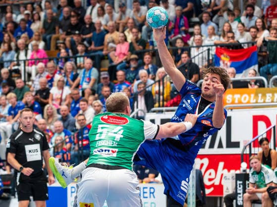 Elias Huber (HBW Balingen-Weilstetten 7), Justus Fischer (TSV Hannover-Burgdorf 54), HBW Balingen-Weilstetten vs. TSV Hannover-Burgdorf, Handball, DHB-Pokal, 2. Runde, Saison 2026 2027, 23.09.2026, HBW Balingen-Weilstetten vs. TSV Hannover-Burgdorf, Handball, DHB-Pokal, 2. Runde, Saison 2026 2027, 23.09.2026 Balingen Copyright: xEibner-Pressefoto FlorianxSchustx EP_FSU